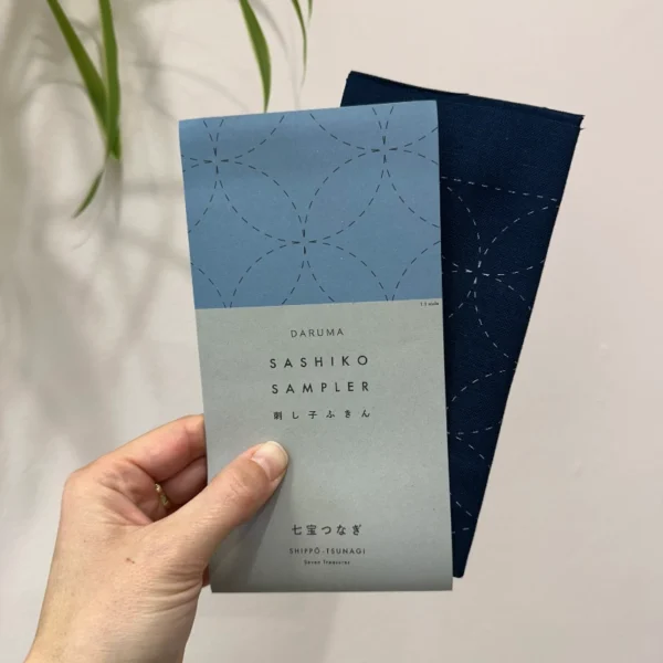 Daruma Sashiko Sampler Shippo Tsunagi blau