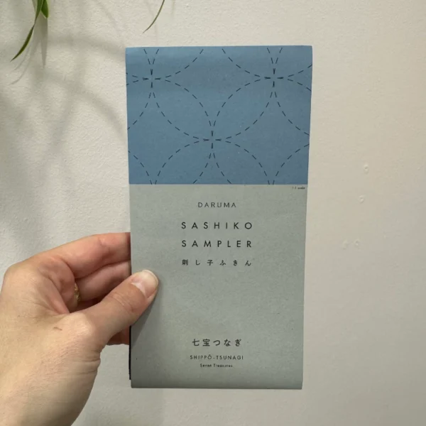 Daruma Sashiko Sampler Shippo Tsunagi blau