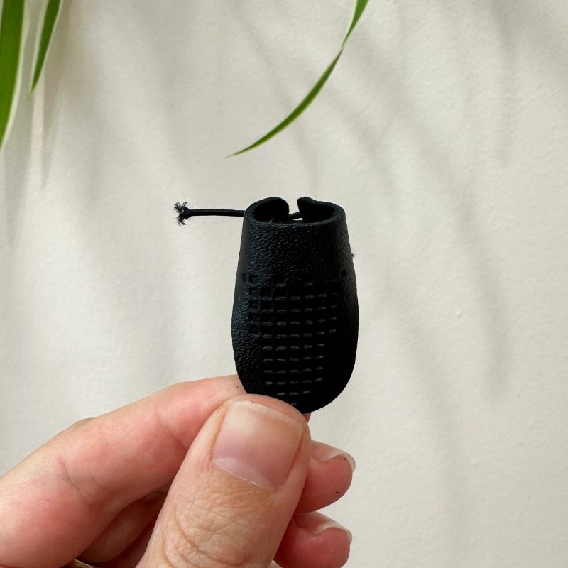 Olympus Sashiko Fingerhut aus Leder